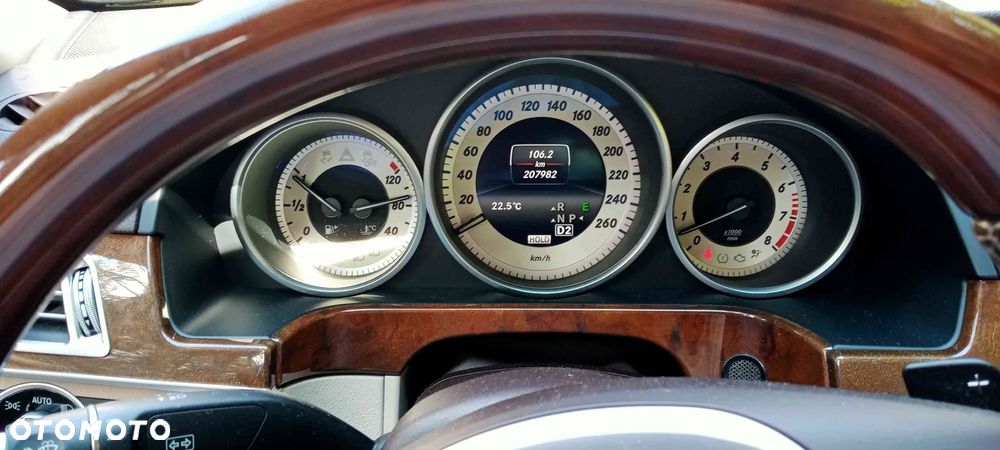 Mercedes-Benz Klasa E 300 4-Matic Classic - 14