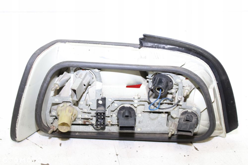 BMW 3 E36 COUPE CABRIO PRAWA LAMPA TYŁ 1393334 8353286 - 4