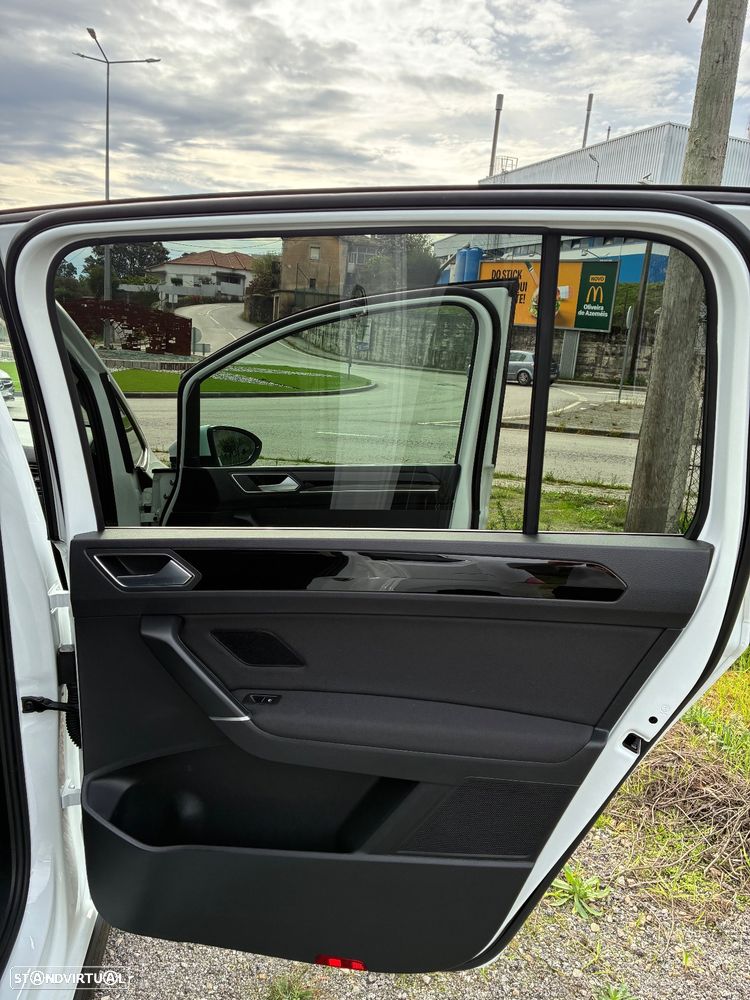 VW Touran 1.6 TDI R-Line - 11