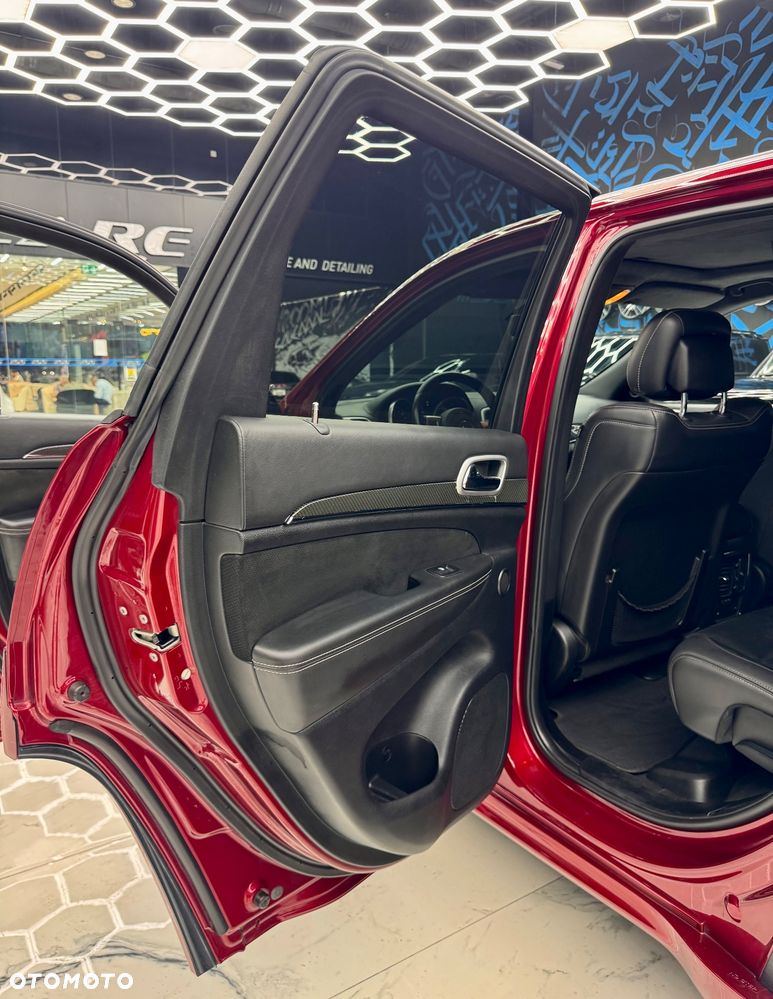 Jeep Grand Cherokee - 26