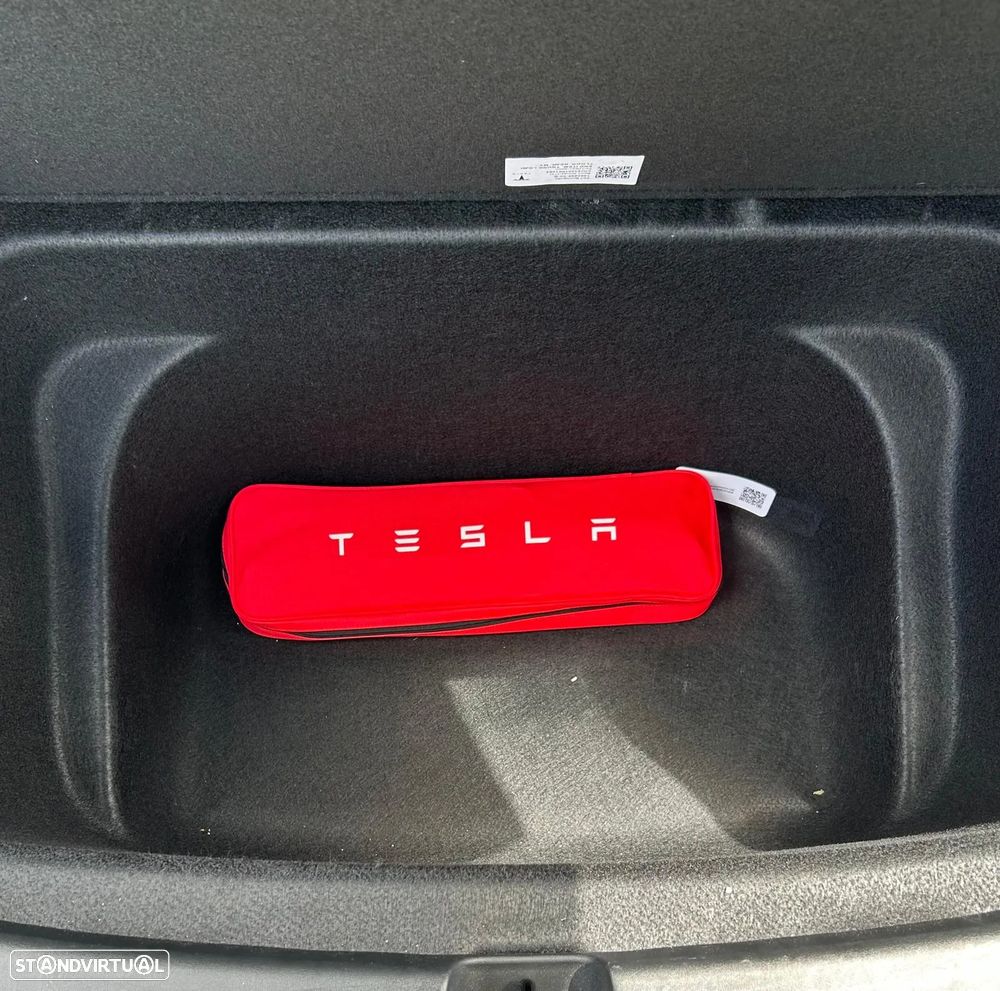 Tesla Model Y - 6