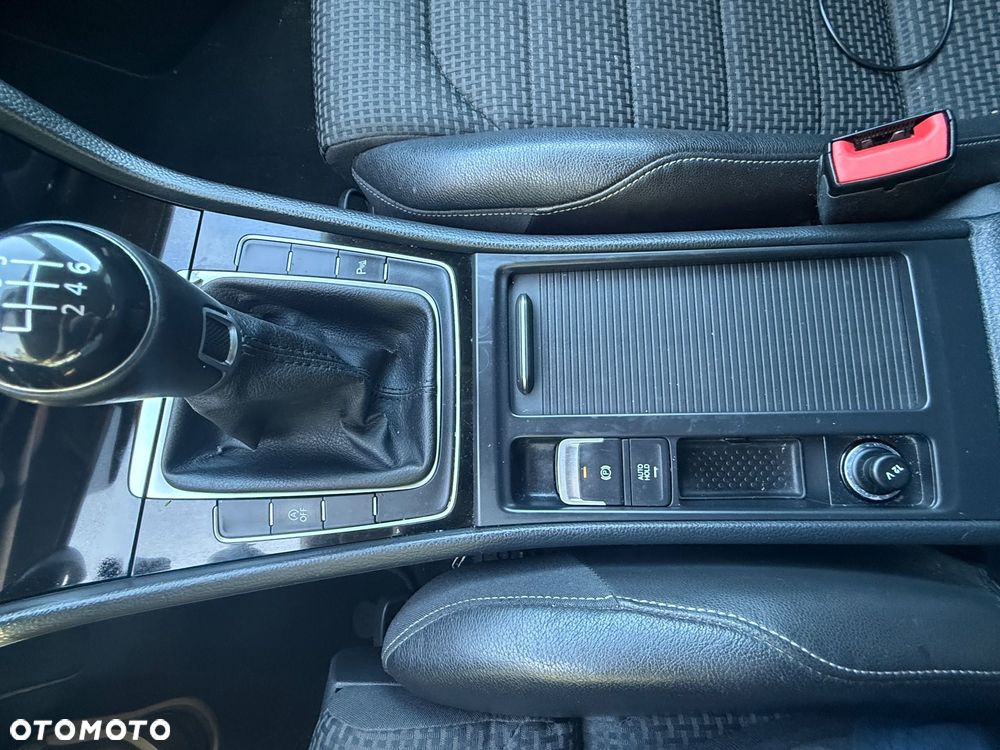 Volkswagen Golf 1.4 TSI BMT Comfortline - 12