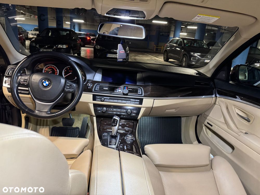 BMW Seria 5 528i xDrive Modern Line - 11