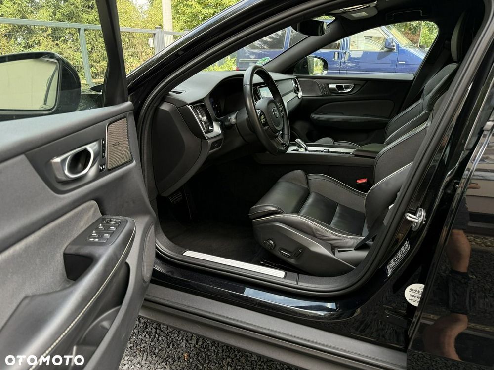 Volvo V60 Cross Country B4 D AWD Plus - 32