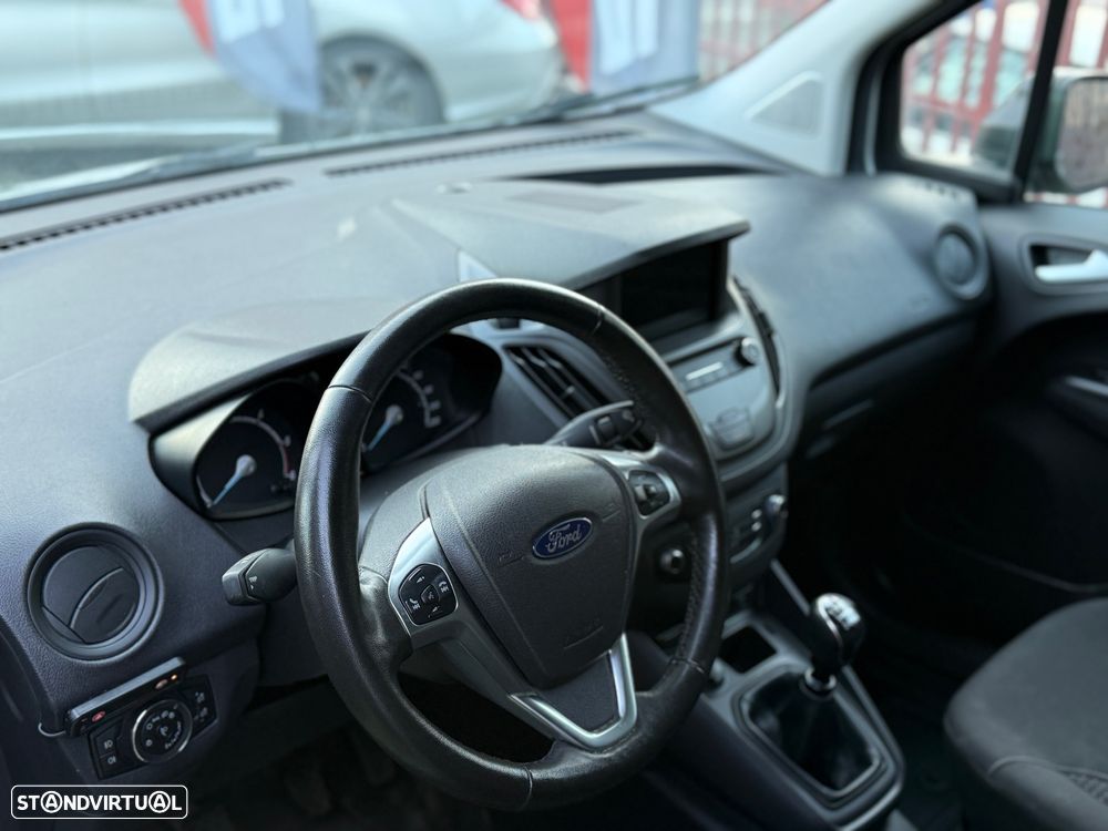 Ford Transit Courier - 15