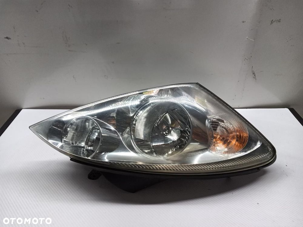 LAMPA PRZÓD  PRZEDNIA PRAWA KIA CEED PRO 921021H000 - 1