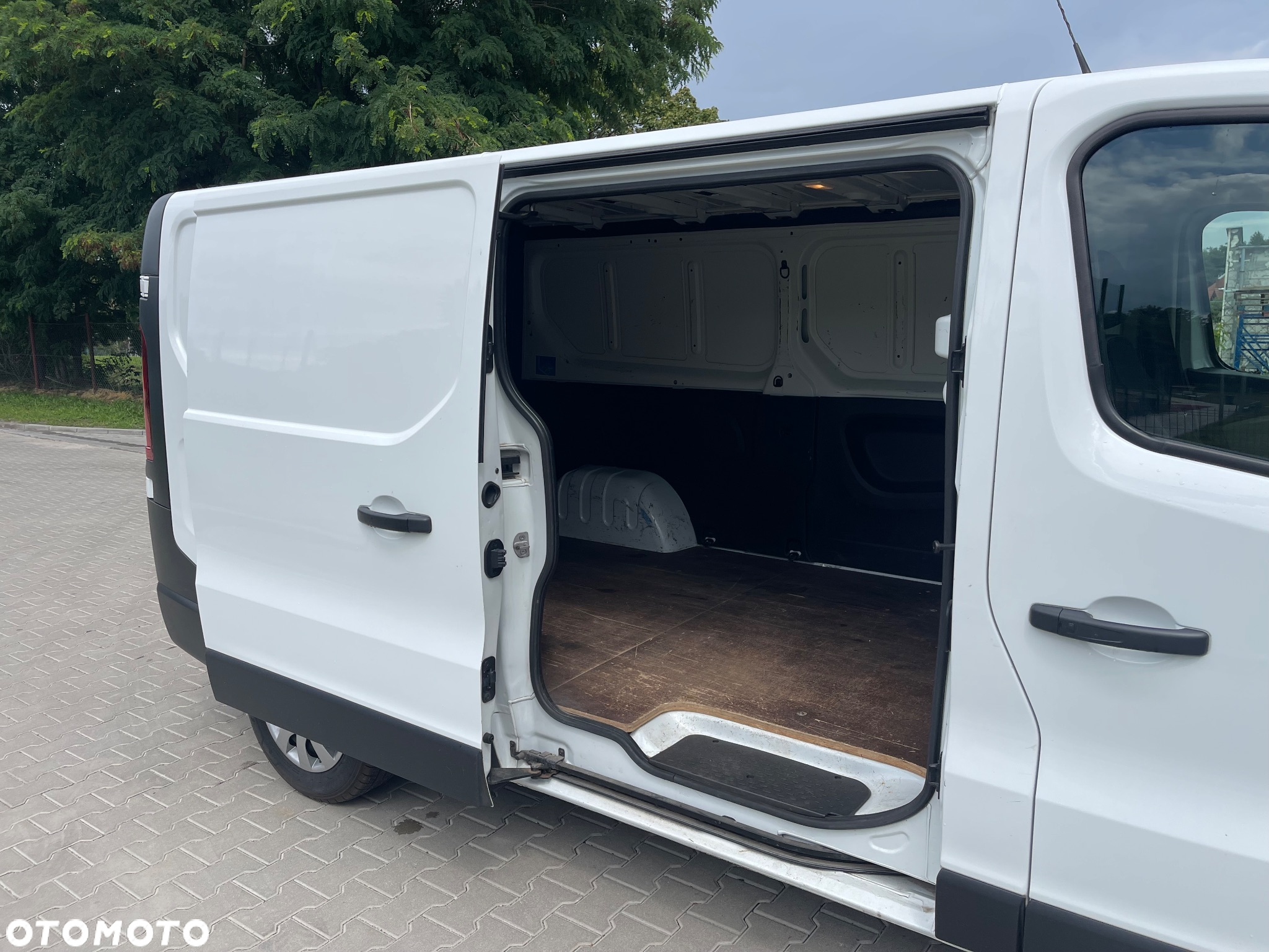 Nissan NV300 - 14