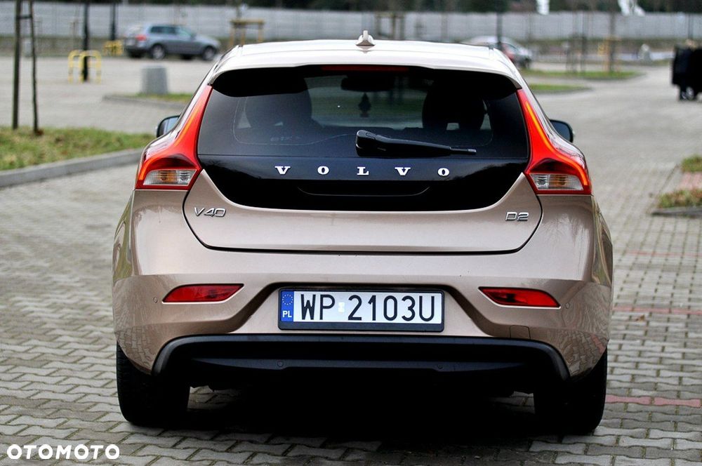 Volvo V40 D2 Momentum - 16