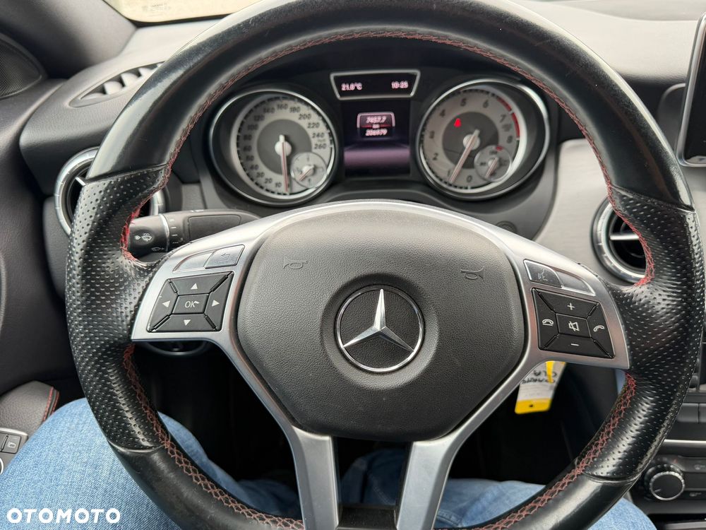 Mercedes-Benz CLA 180 - 18