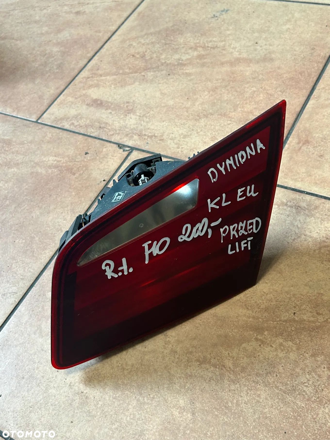 LAMPA BMW F10 PRAWY TYŁ W KLAPĘ PRZED LIFT EU DYMIONA 7203226 - 1