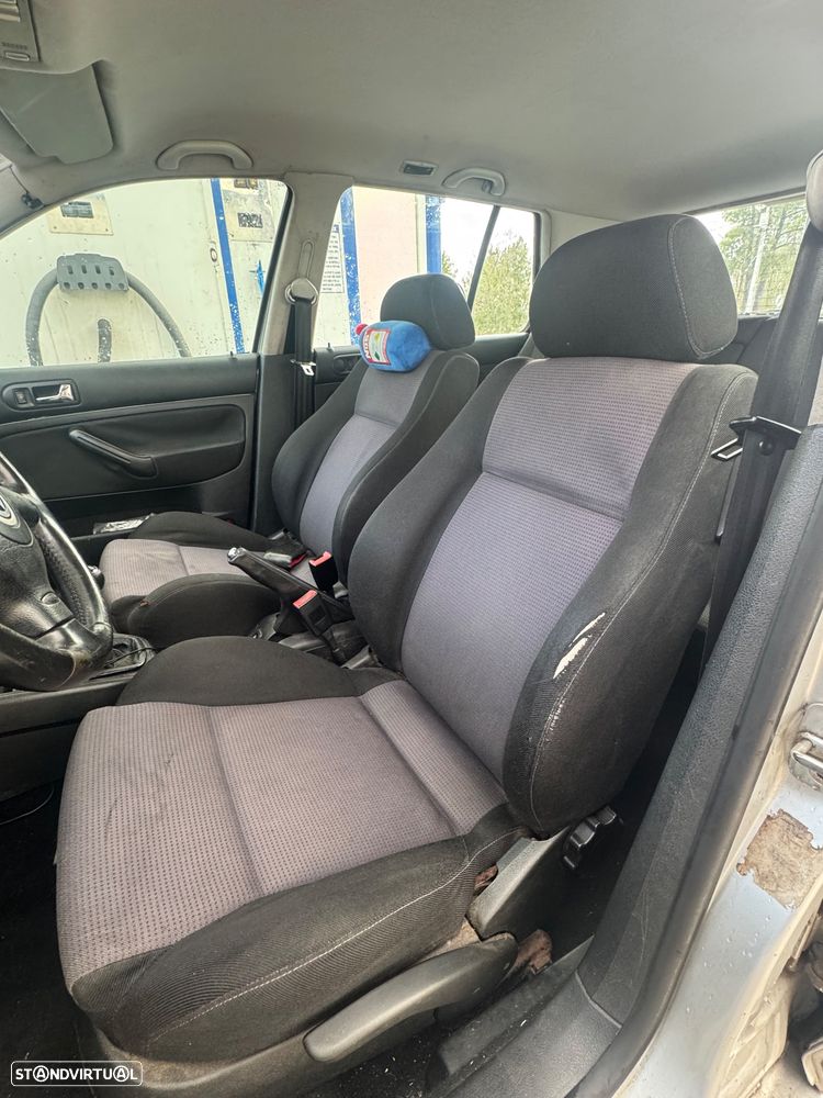 VW Golf 1.9 TDi 25 Anos - 8