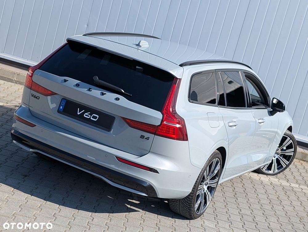 Volvo V60 B4 B DKG Plus Dark - 13