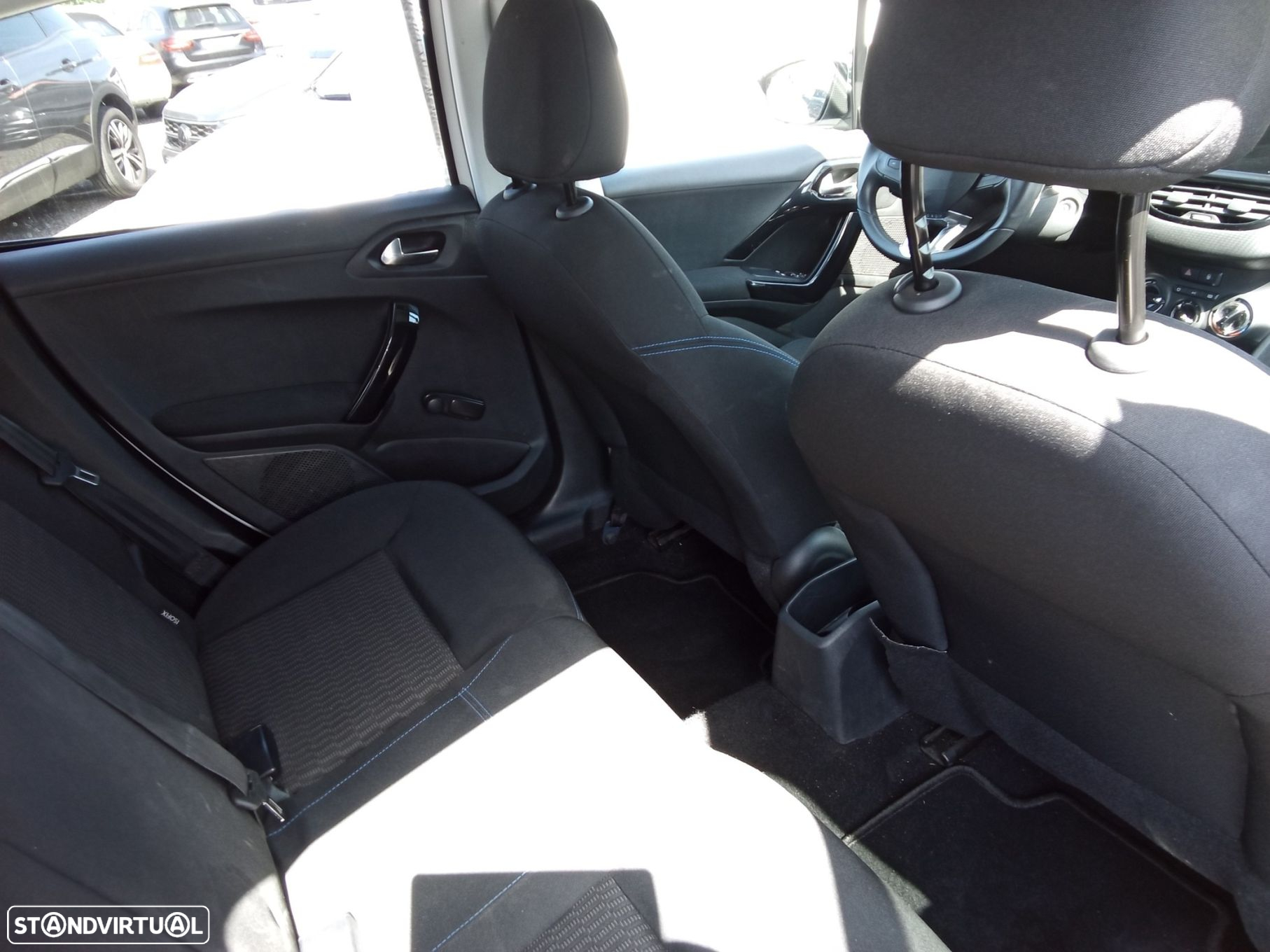 Peugeot 208 1.2 PureTech Signature - 23