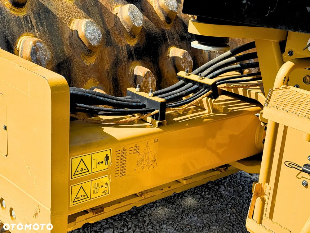 Caterpillar WALEC WIBRACYJNY / CS64B / KLIMATYZACJA / CAT - 19