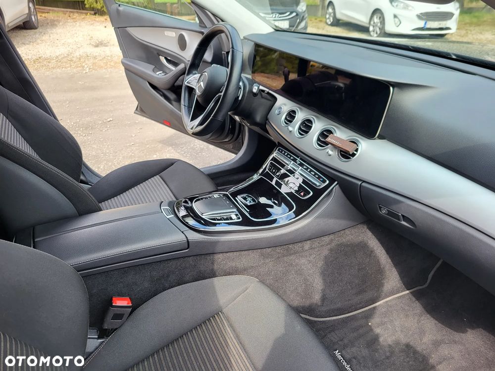 Mercedes-Benz Klasa E 300 de 4Matic 9G-TRONIC Exclusive - 13