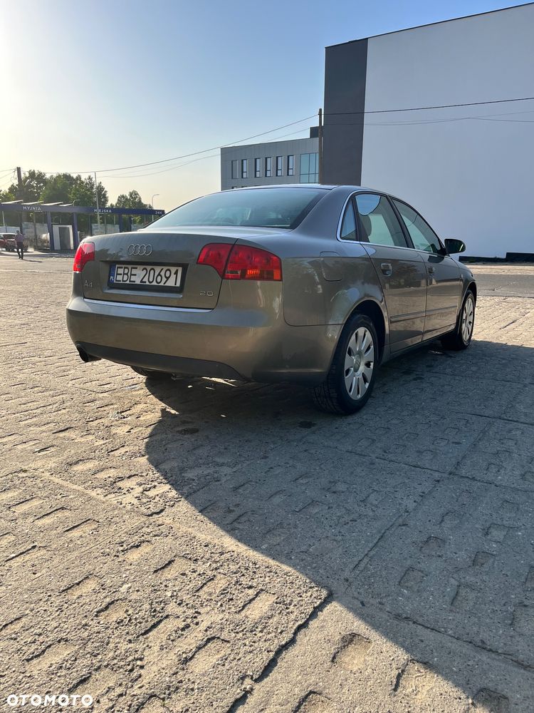 Audi A4 Limousine - 4
