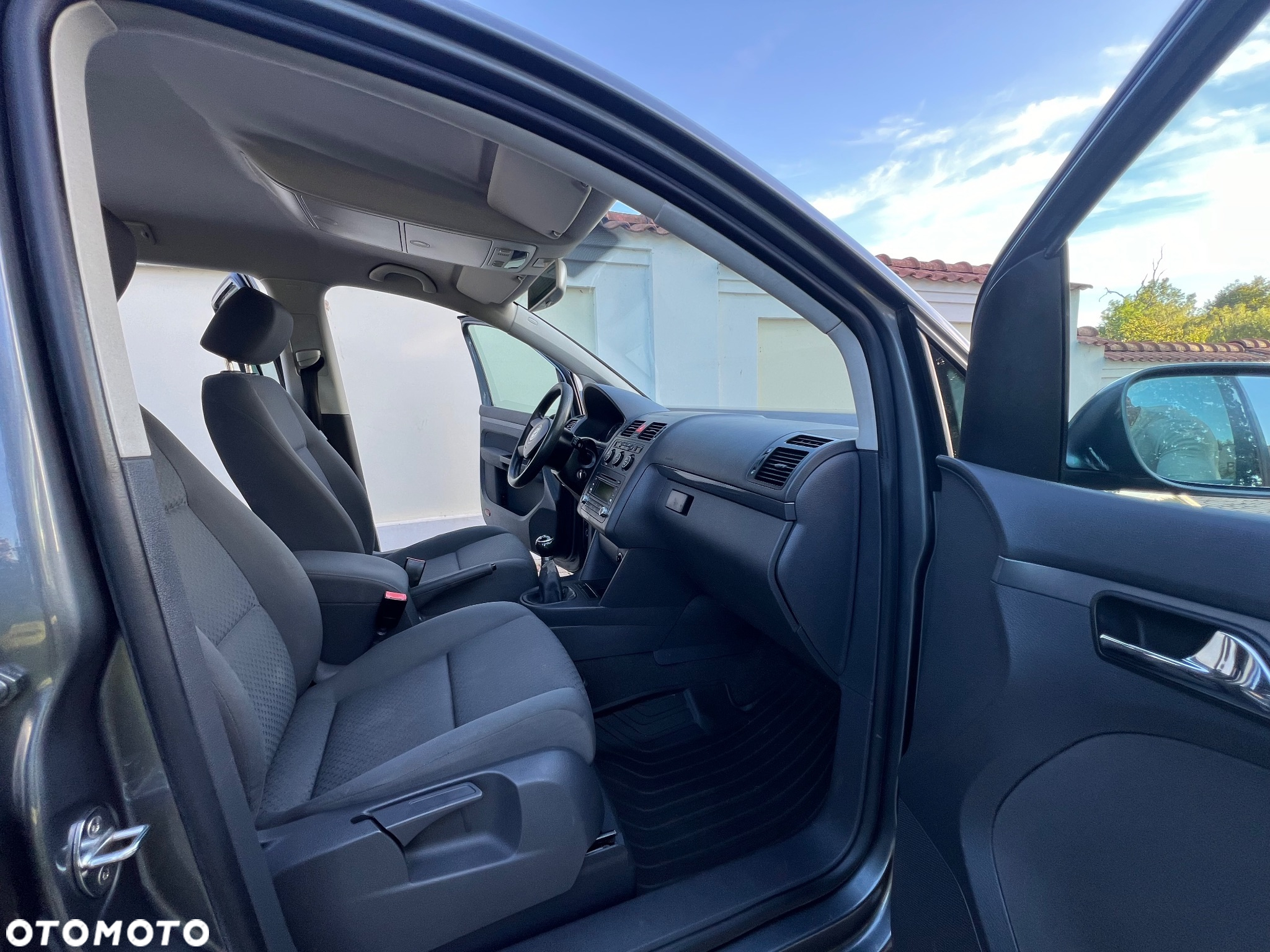 Volkswagen Touran - 28