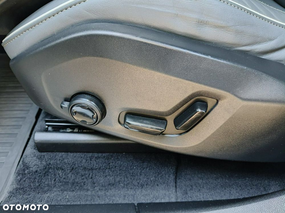 Volvo XC 60 B4 D AWD R-Design - 18