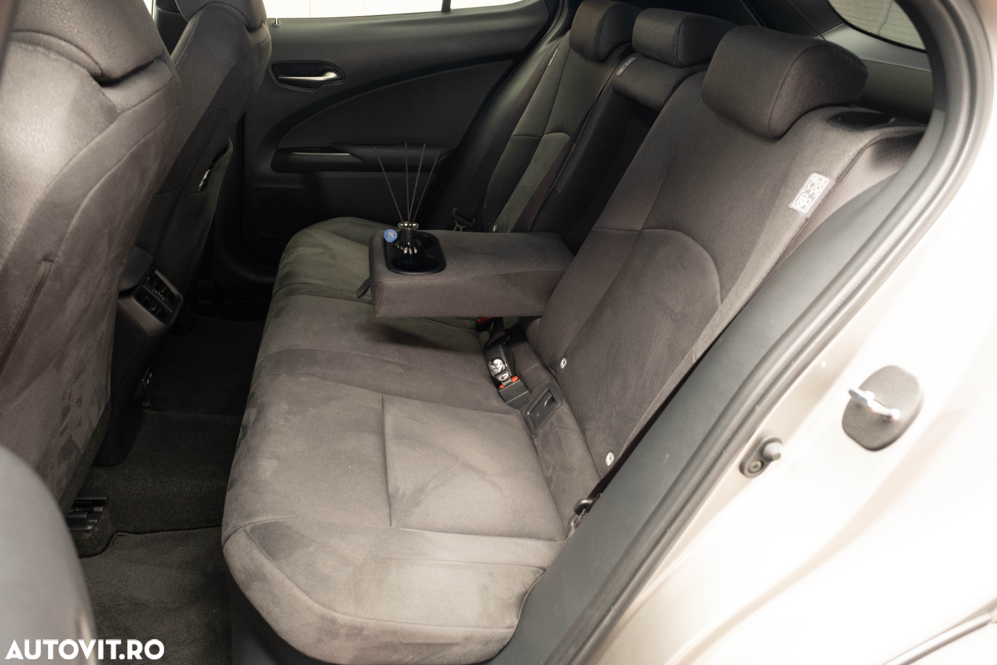 Lexus UX 250h FWD Executive - 26