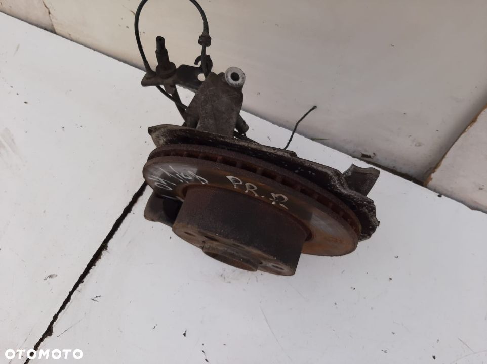 PIASTA ZWROTNICA PRAWY LEWY PRZÓD BMW E87 1.6 B - 2