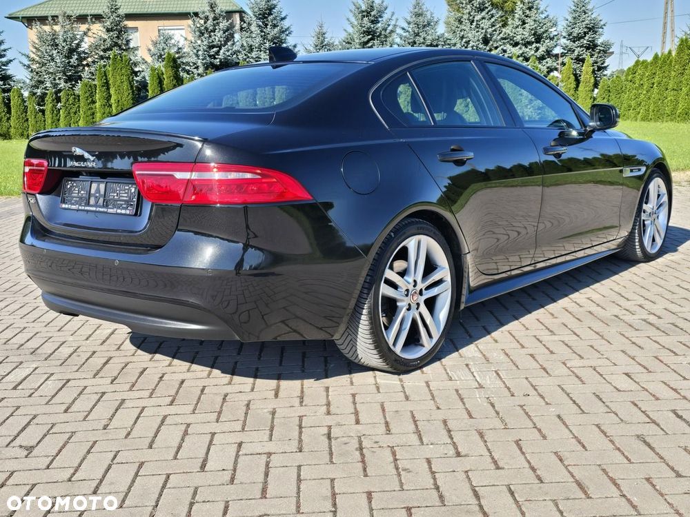 Jaguar XE - 10
