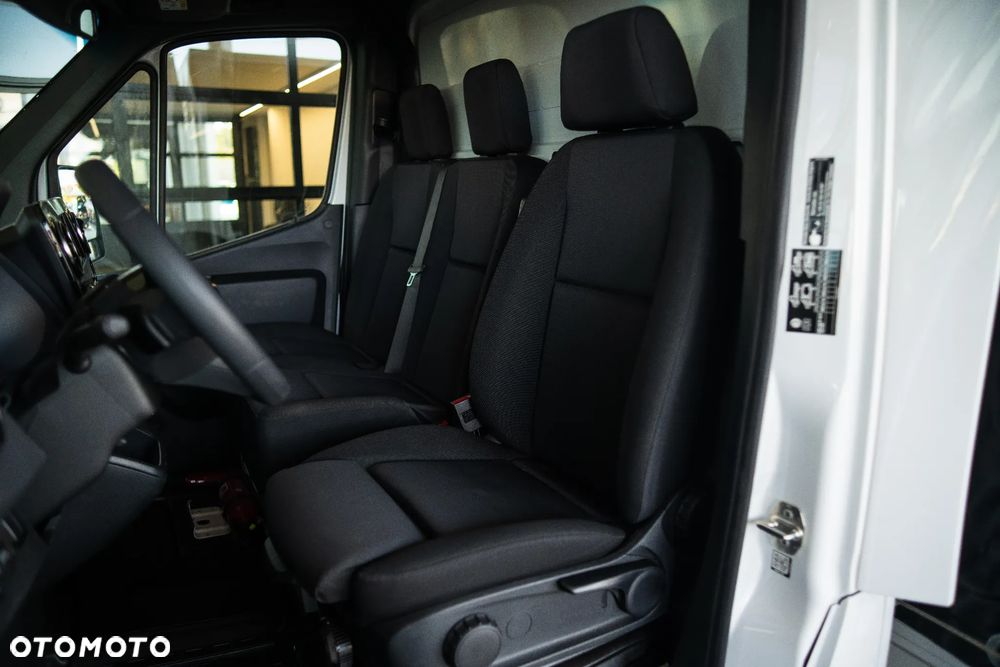 Mercedes-Benz Sprinter - 14