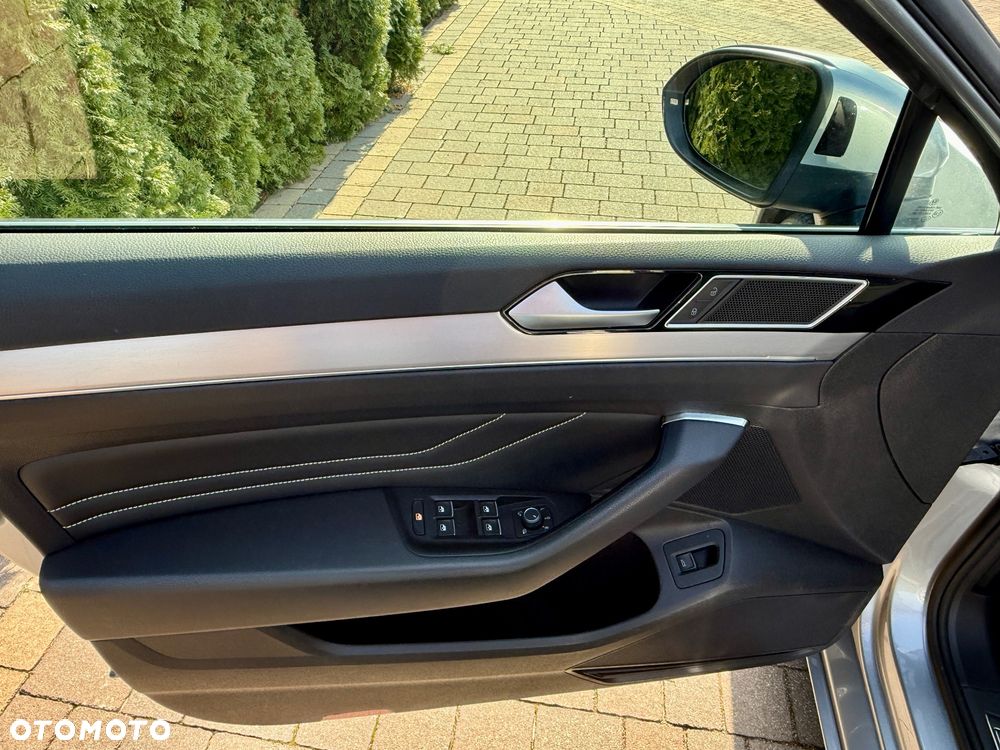 Volkswagen Passat 2.0 TSI Elegance DSG - 23