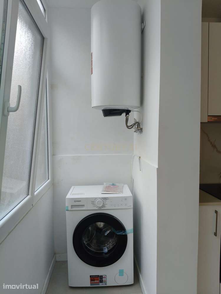Apartamento T2 renovado pronto a estrear em Beato, a 500 metros do met - Grande imagem: 4/13