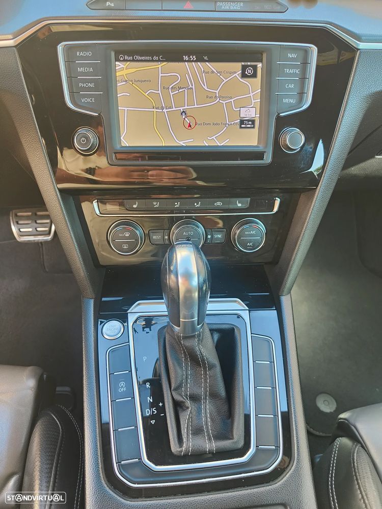 VW Passat Variant 2.0 TDI R-Line DSG - 11