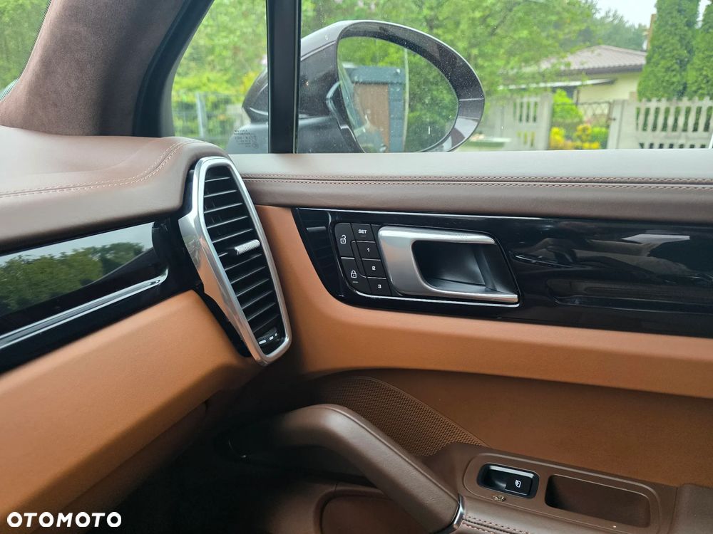 Porsche Cayenne E-Hybrid Platinum Edition - 25