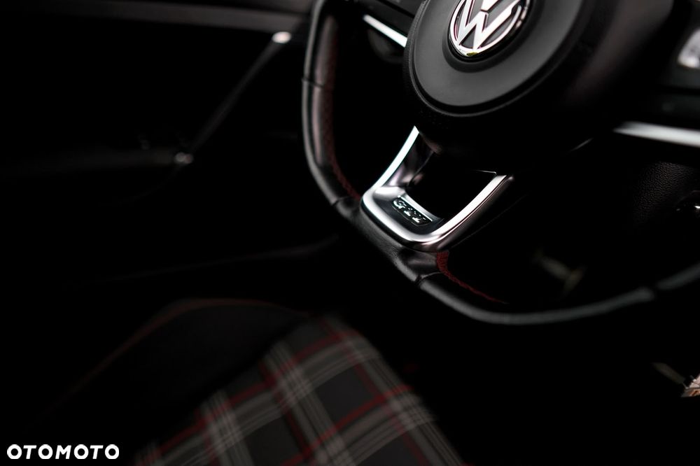 Volkswagen Golf - 27