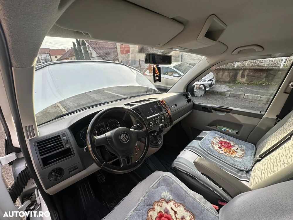 Volkswagen Caravelle - 11