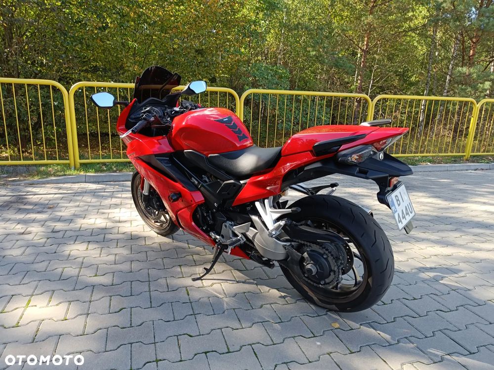 Honda VFR - 12
