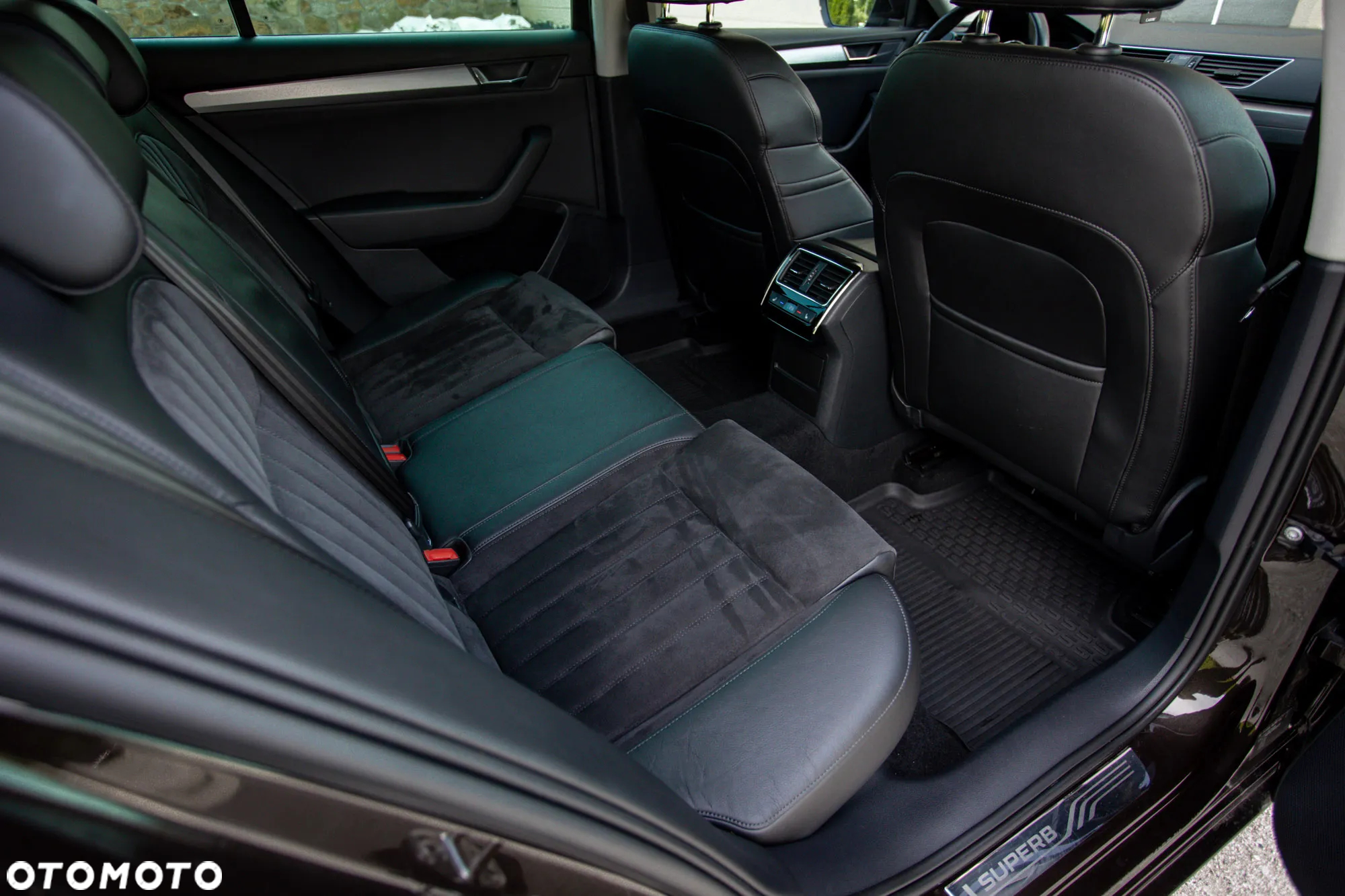 Skoda Superb Combi 2.0 TDI DSG L&K - 23