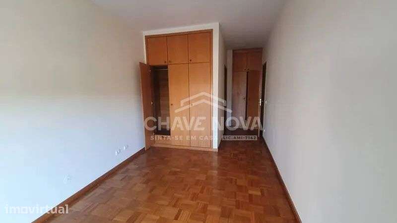 T2 c/ Varanda e Lugar de Garagem em Rio Tinto - Grande imagem: 5/13