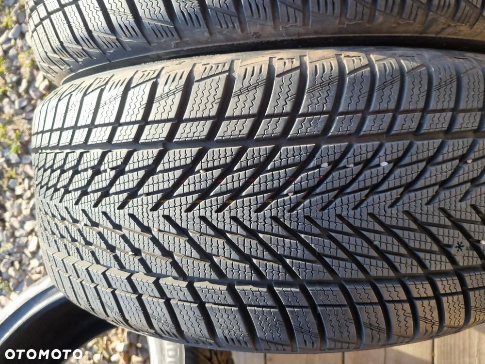 Opony Goodyear UltraGrip Performance3 235/40R19 96V 2024r.4x8,5mm jak nowe - 2