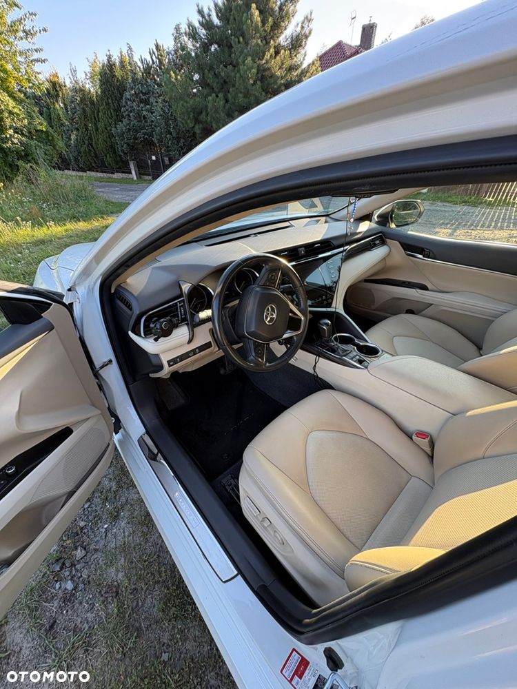 Toyota Camry 2.5 Hybrid Executive CVT - 6