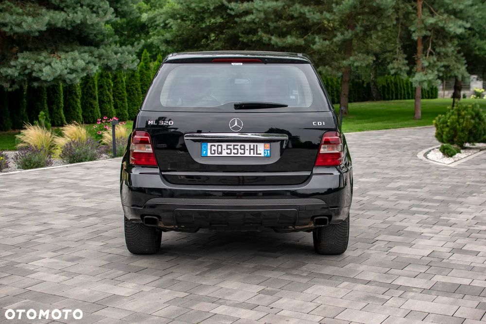 Mercedes-Benz ML - 23