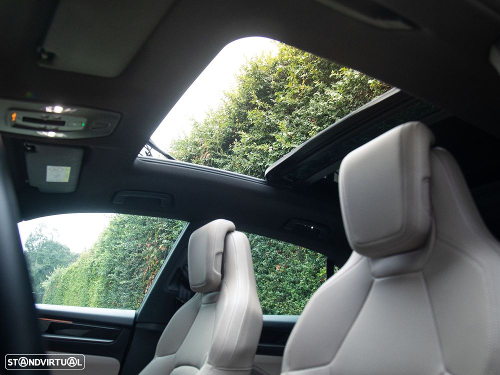 Porsche Macan Electric 4 - 17