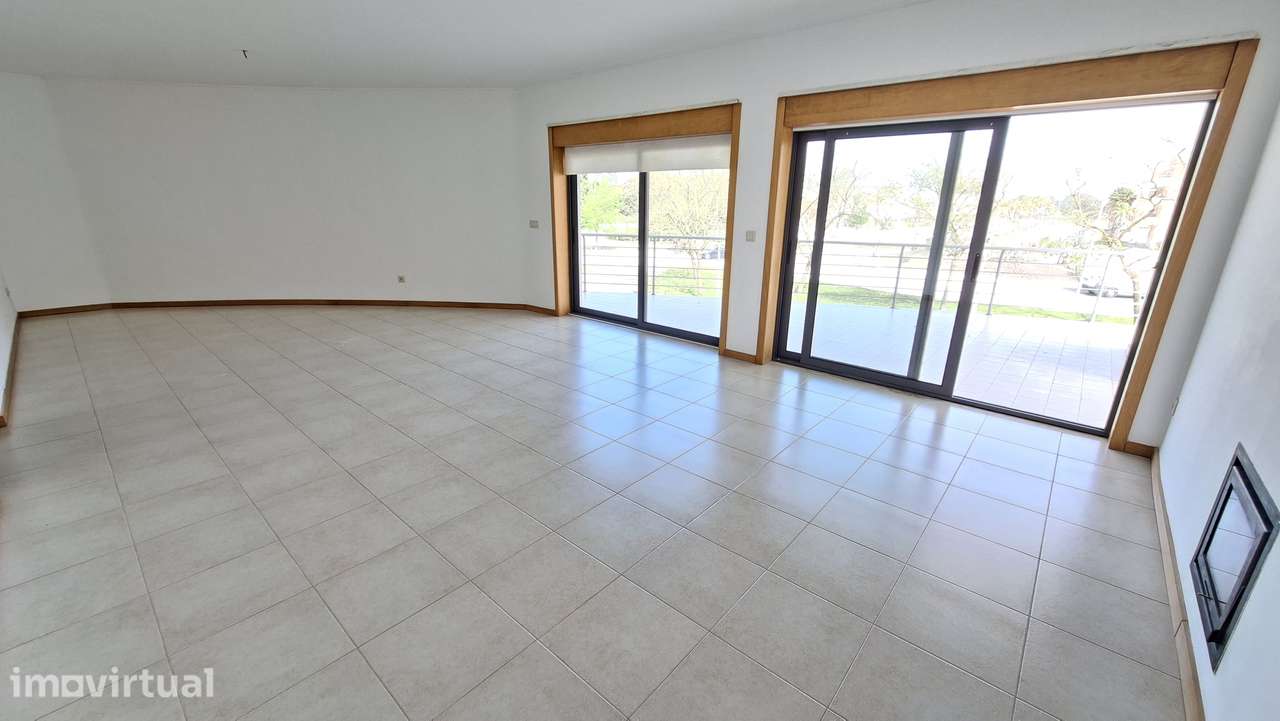 Apartamento T4 com 297m², Garagem e Lugar  estacionamento  Pinhal Novo - Grande imagem: 4/23