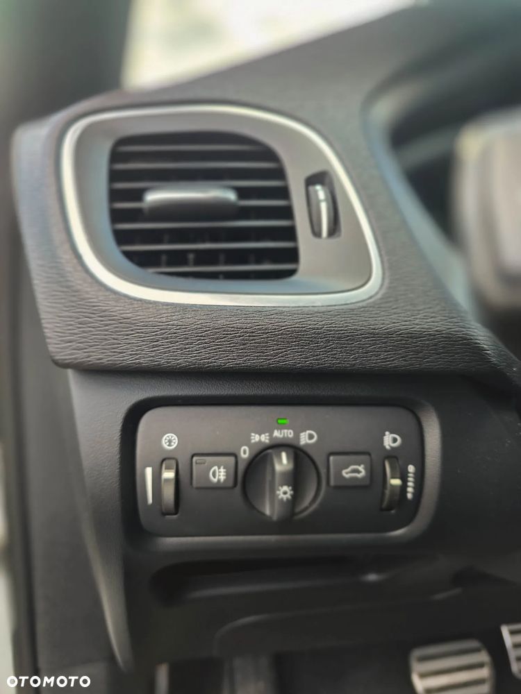 Volvo V40 D3 Geartronic R Design - 24