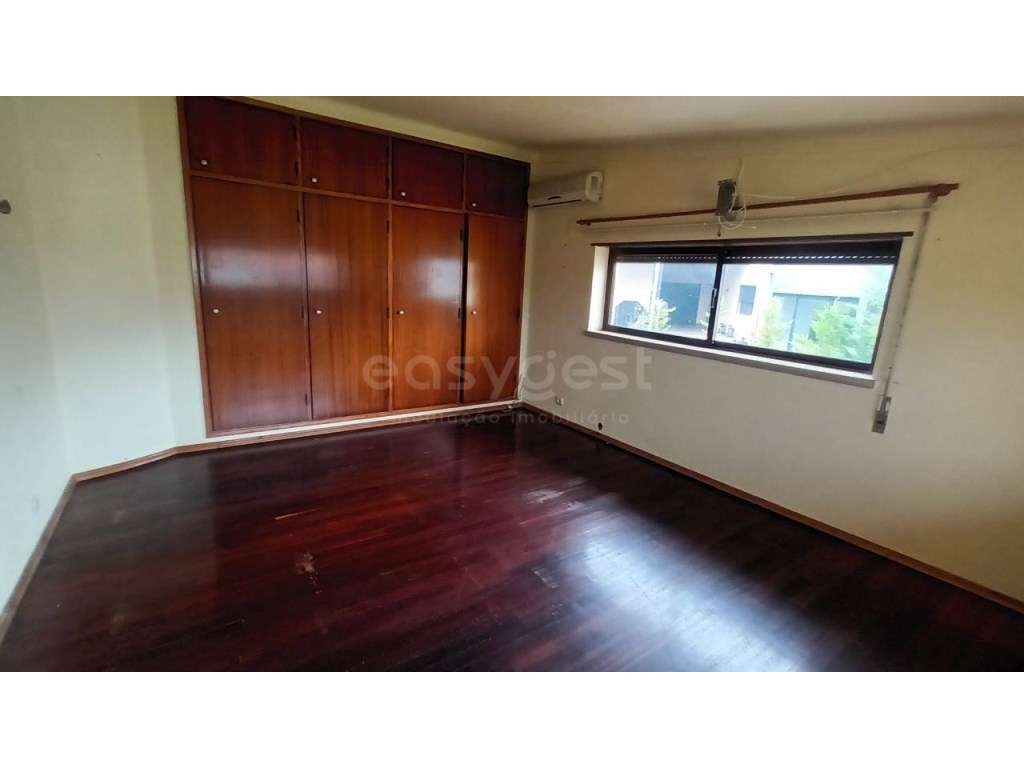 Moradia T3 com logradouro a 5 min do centro da Batalha. - Grande imagem: 2/27