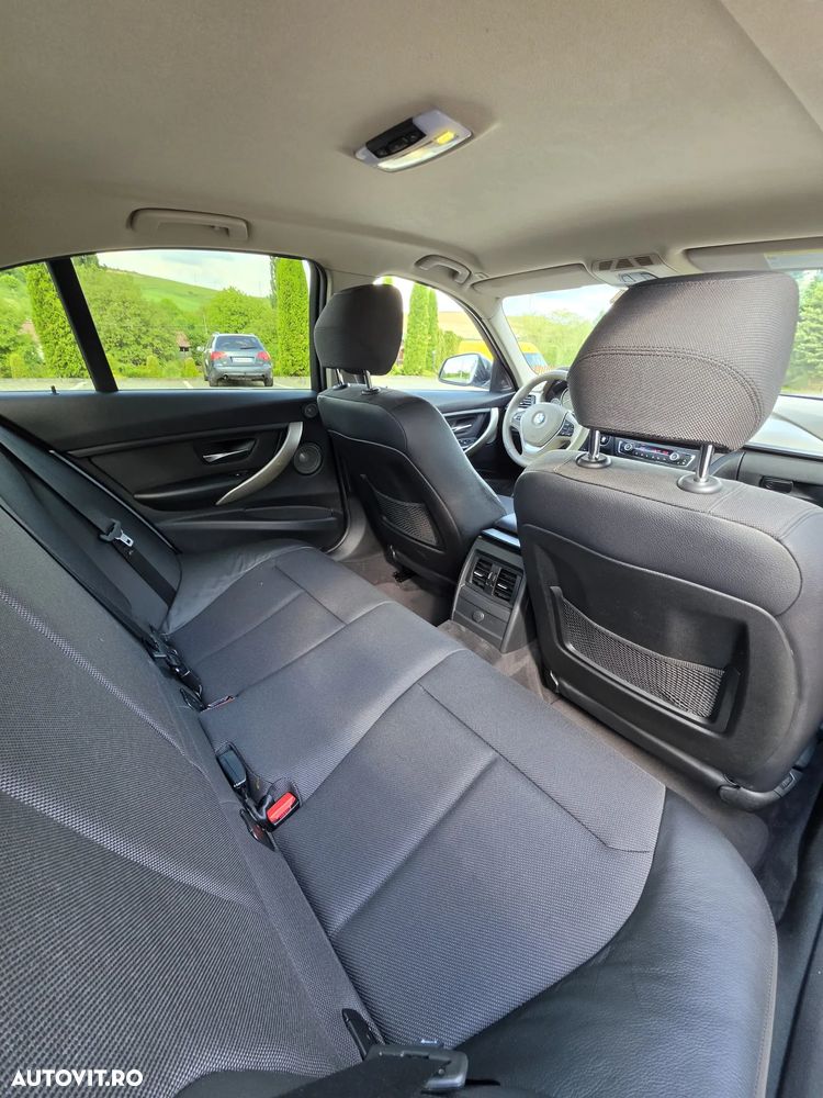 BMW Seria 3 320i - 18