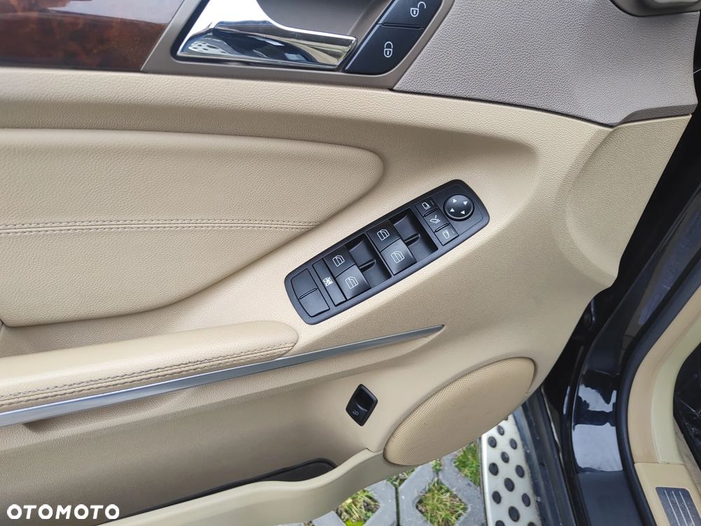 Mercedes-Benz ML - 11