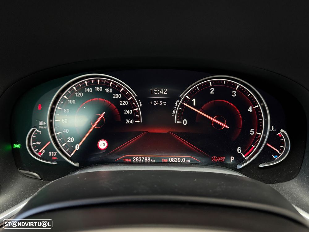 BMW 740 d xDrive Pack M Auto - 29