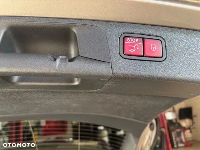 Mercedes-Benz Klasa E 220 d 4-Matic Business Edition - 17