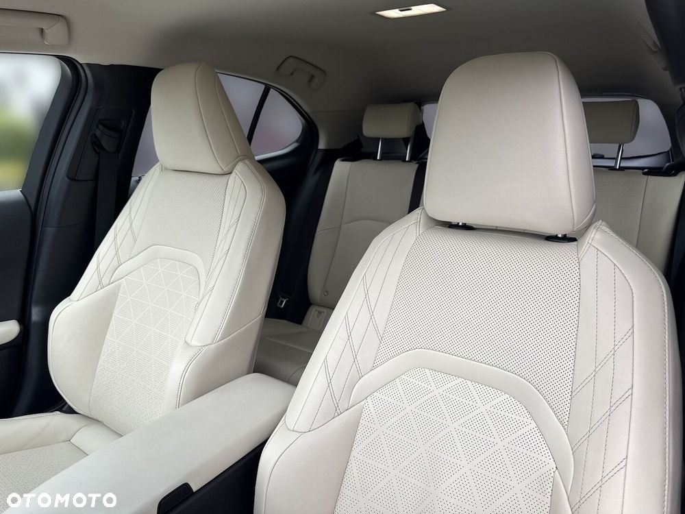 Lexus UX - 11