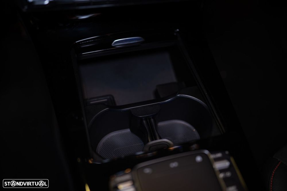 Mercedes-Benz A 250 e 8G-DCT AMG Line - 32