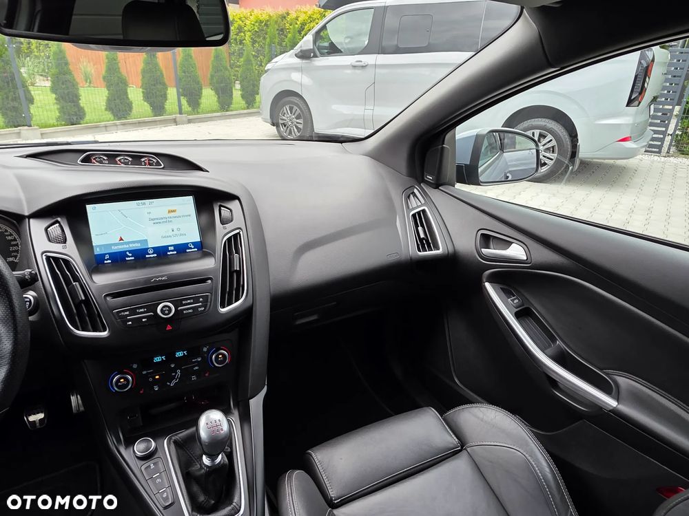 Ford Focus 2.0 EcoBoost ST mit Leder-Exclusiv-Paket - 17