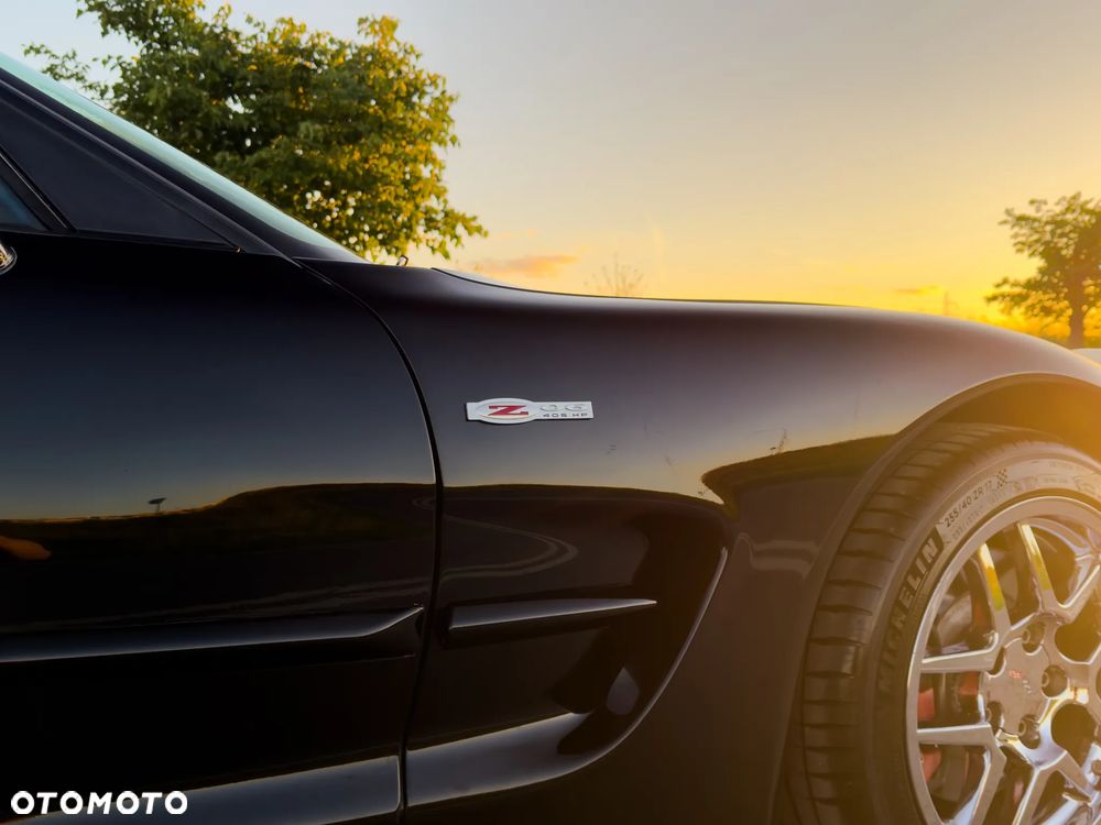 Chevrolet Corvette - 11